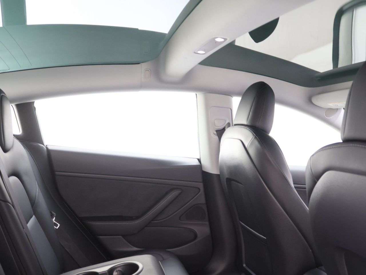 A 2020 TESLA MODEL 3 Standard Range Plus Saloon 4dr Electric Auto RWD (241 bhp) A 2020 TESLA MODEL 3 Standard Range Plus Saloon 4dr Electric Auto RWD (241 bhp)