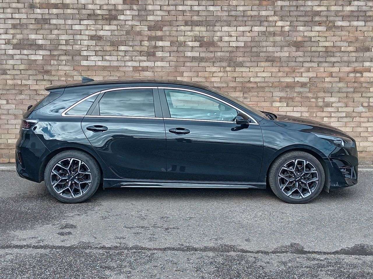 A 2022 KIA CEED 1.5 T-GDi GT-Line Hatchback 5dr Petrol Manual Euro 6 (s/s) (158 bhp) A 2022 KIA CEED 1.5 T-GDi GT-Line Hatchback 5dr Petrol Manual Euro 6 (s/s) (158 bhp)