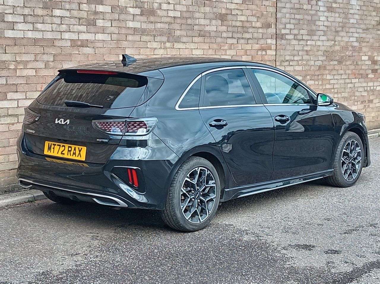A 2022 KIA CEED 1.5 T-GDi GT-Line Hatchback 5dr Petrol Manual Euro 6 (s/s) (158 bhp) A 2022 KIA CEED 1.5 T-GDi GT-Line Hatchback 5dr Petrol Manual Euro 6 (s/s) (158 bhp)