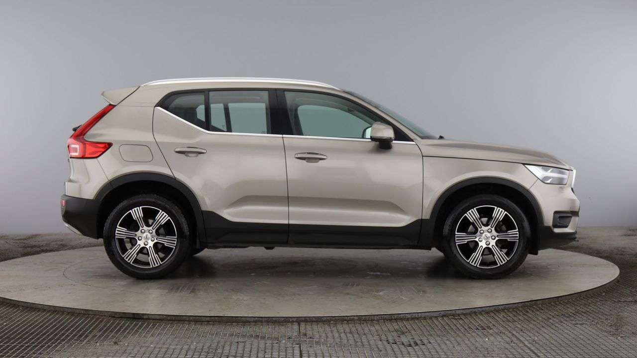 A 2021 VOLVO XC40 1.5 T3 Inscription SUV 5dr Petrol Manual Euro 6 (s/s) (163 ps) A 2021 VOLVO XC40 1.5 T3 Inscription SUV 5dr Petrol Manual Euro 6 (s/s) (163 ps)