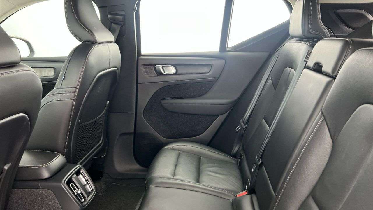 2021 VOLVO XC40 2021 VOLVO XC40
