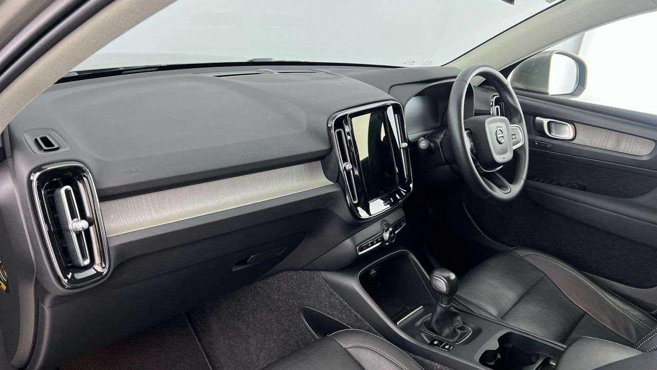 2021 VOLVO XC40 2021 VOLVO XC40