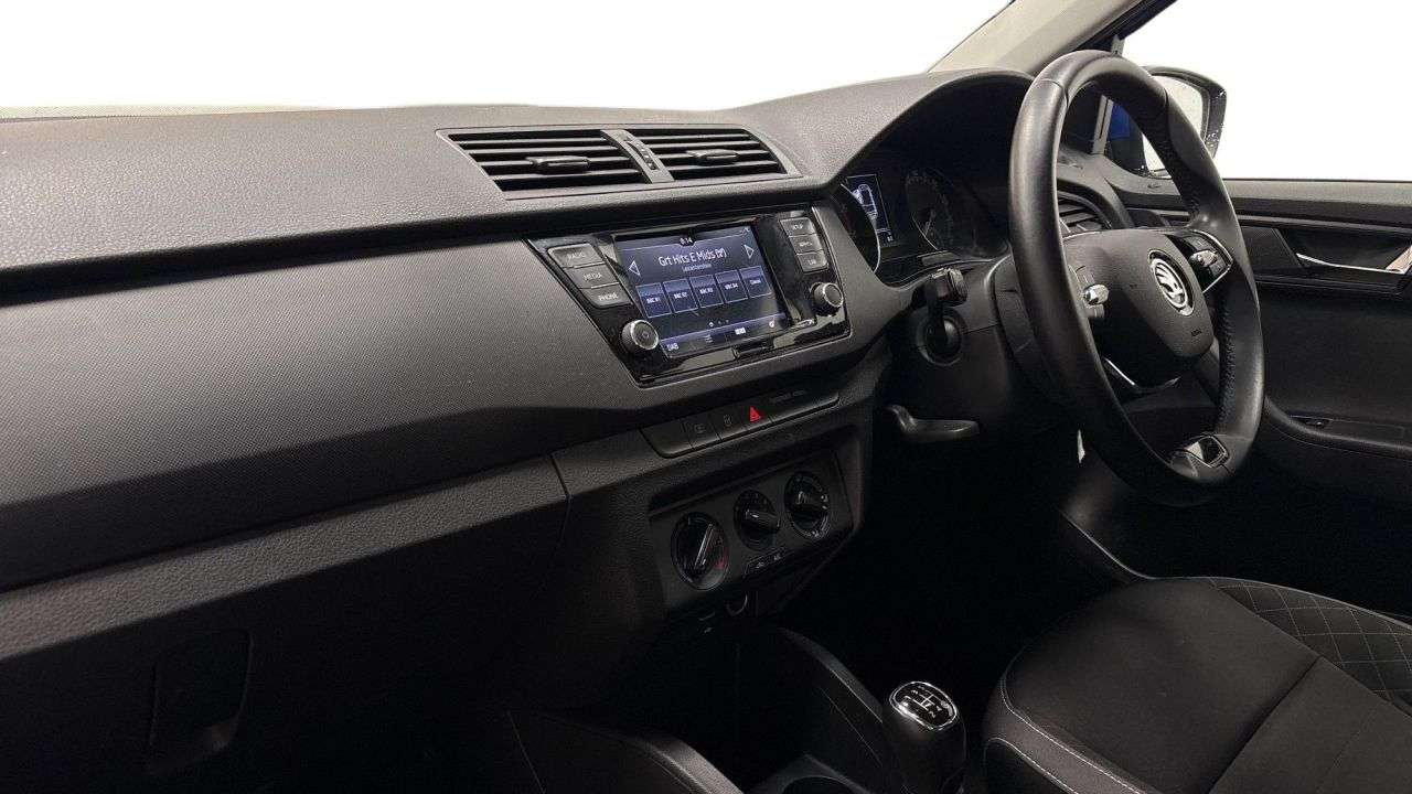 A 2021 SKODA FABIA 1.0 SE Hatchback 5dr Petrol Manual Euro 6 (s/s) (60 ps) A 2021 SKODA FABIA 1.0 SE Hatchback 5dr Petrol Manual Euro 6 (s/s) (60 ps)