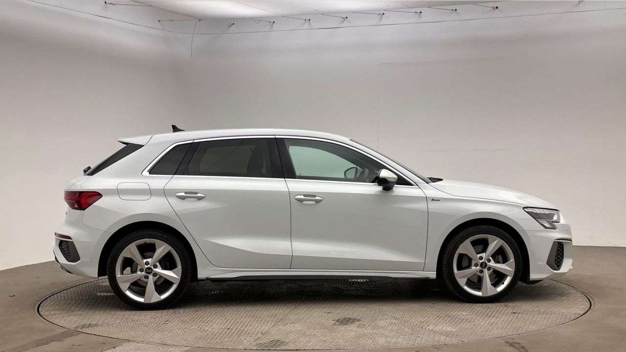 A 2024 AUDI A3 1.4 TFSIe 40 S line Sportback 5dr Petrol Plug-in Hybrid S Tronic Euro 6 (s/ A 2024 AUDI A3 1.4 TFSIe 40 S line Sportback 5dr Petrol Plug-in Hybrid S Tronic Euro 6 (s/