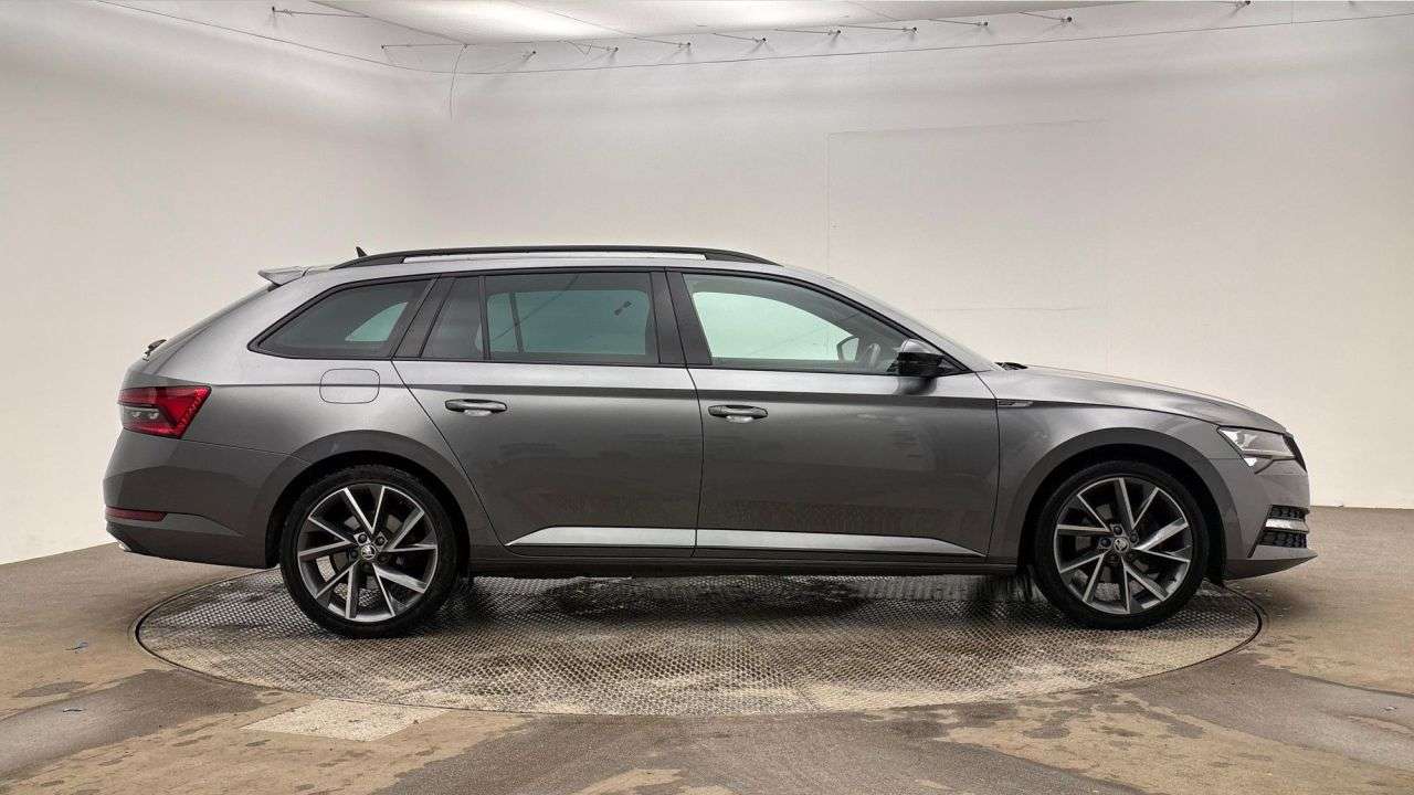 A 2023 SKODA SUPERB 1.4 TSI iV 13kWh SportLine Plus Estate 5dr Petrol Plug-in Hybrid DSG Euro 6 A 2023 SKODA SUPERB 1.4 TSI iV 13kWh SportLine Plus Estate 5dr Petrol Plug-in Hybrid DSG Euro 6