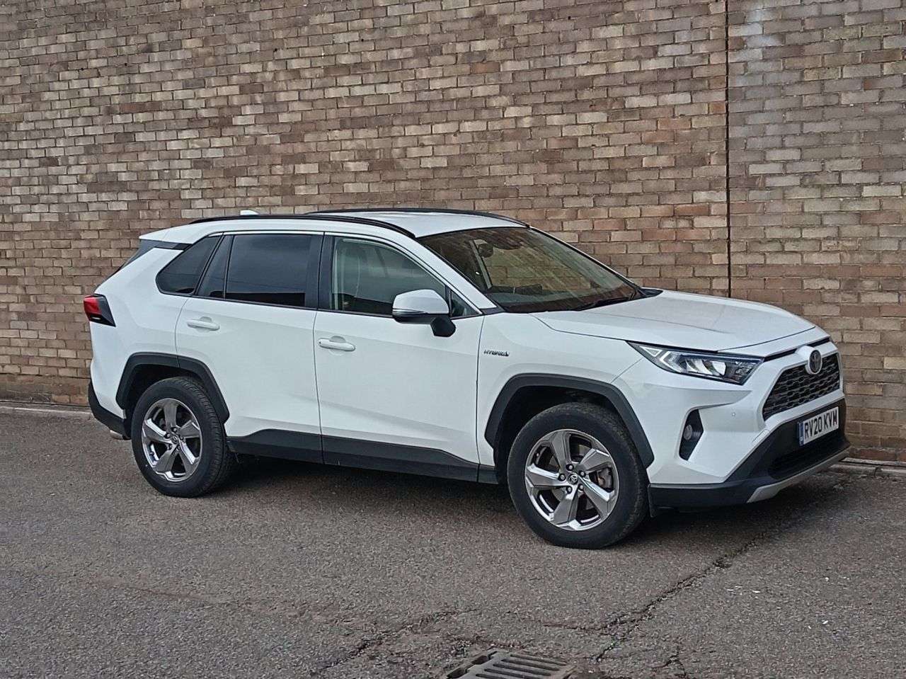 A 2020 TOYOTA RAV4 2.5 VVT-h Design SUV 5dr Petrol Hybrid CVT 4WD Euro 6 (s/s) (222 ps) A 2020 TOYOTA RAV4 2.5 VVT-h Design SUV 5dr Petrol Hybrid CVT 4WD Euro 6 (s/s) (222 ps)