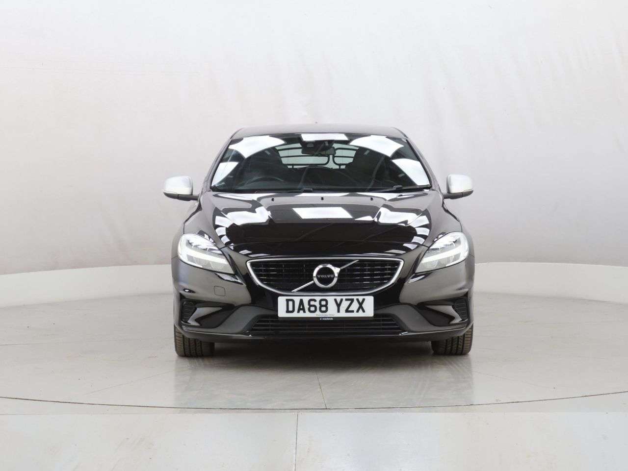 A 2018 VOLVO V40 2.0 T2 GPF R-Design Hatchback 5dr Petrol Manual Euro 6 (s/s) (122 ps) A 2018 VOLVO V40 2.0 T2 GPF R-Design Hatchback 5dr Petrol Manual Euro 6 (s/s) (122 ps)