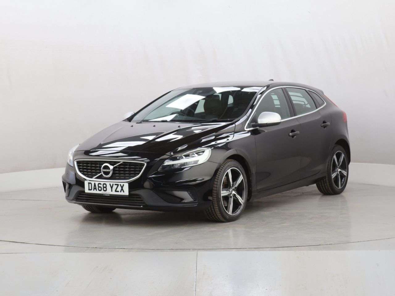 2018 VOLVO V40 2018 VOLVO V40