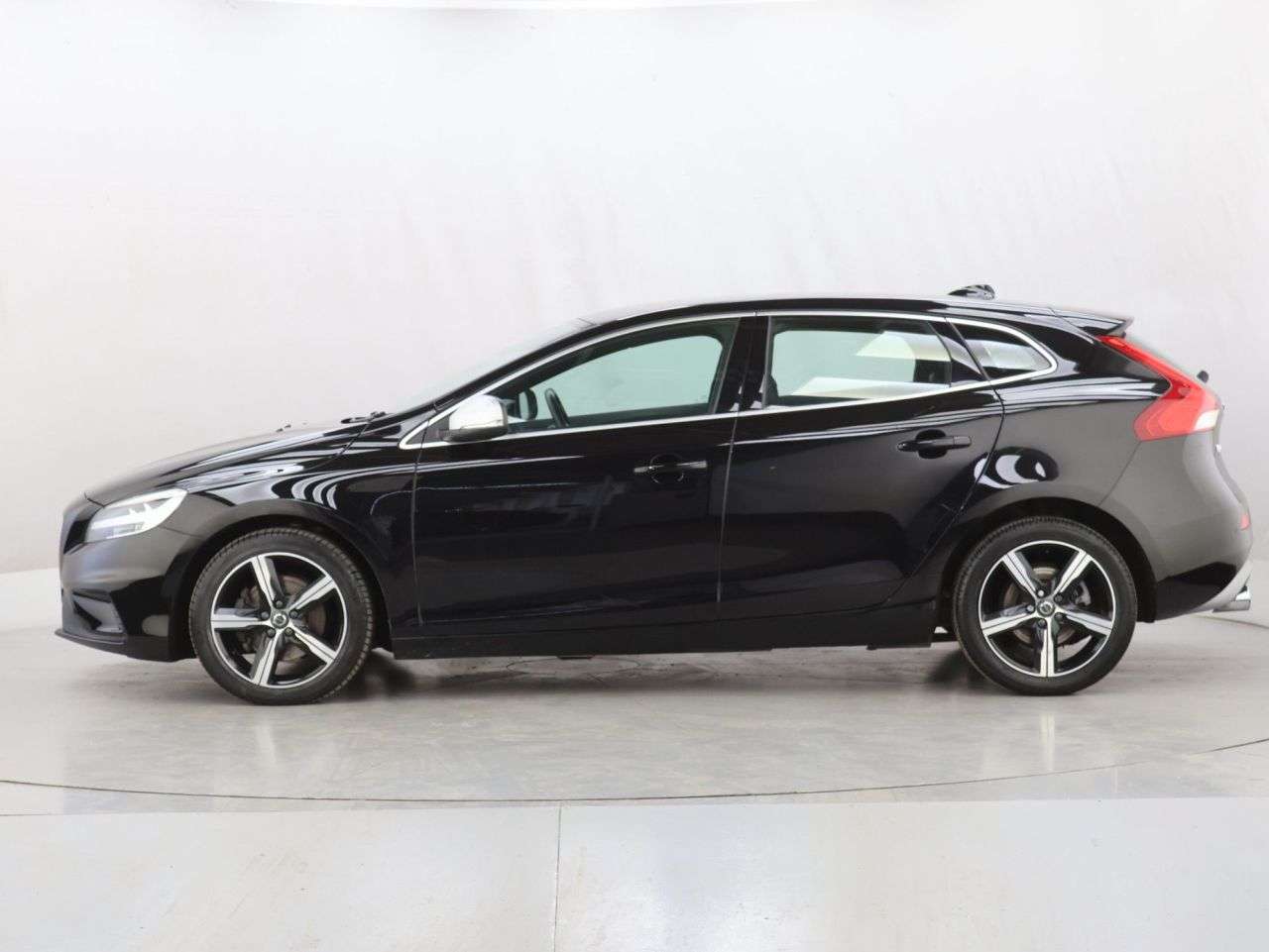 2018 VOLVO V40 2018 VOLVO V40