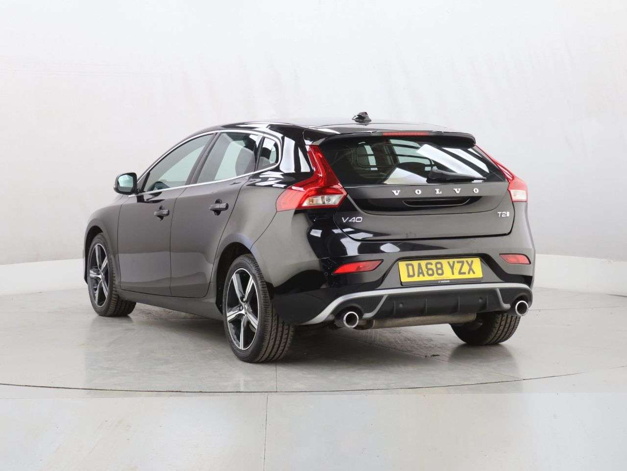2018 VOLVO V40 2018 VOLVO V40