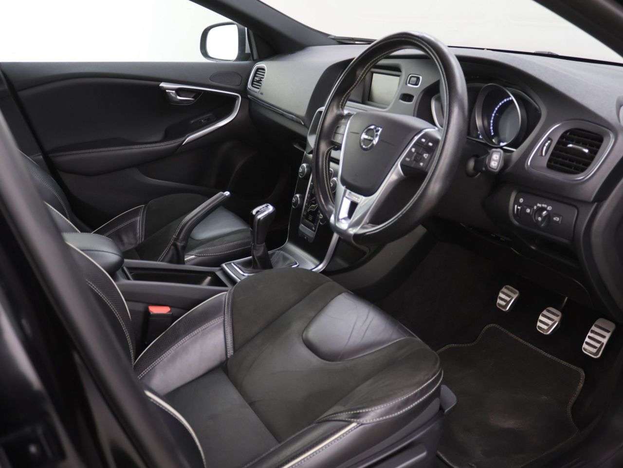2018 VOLVO V40 2018 VOLVO V40