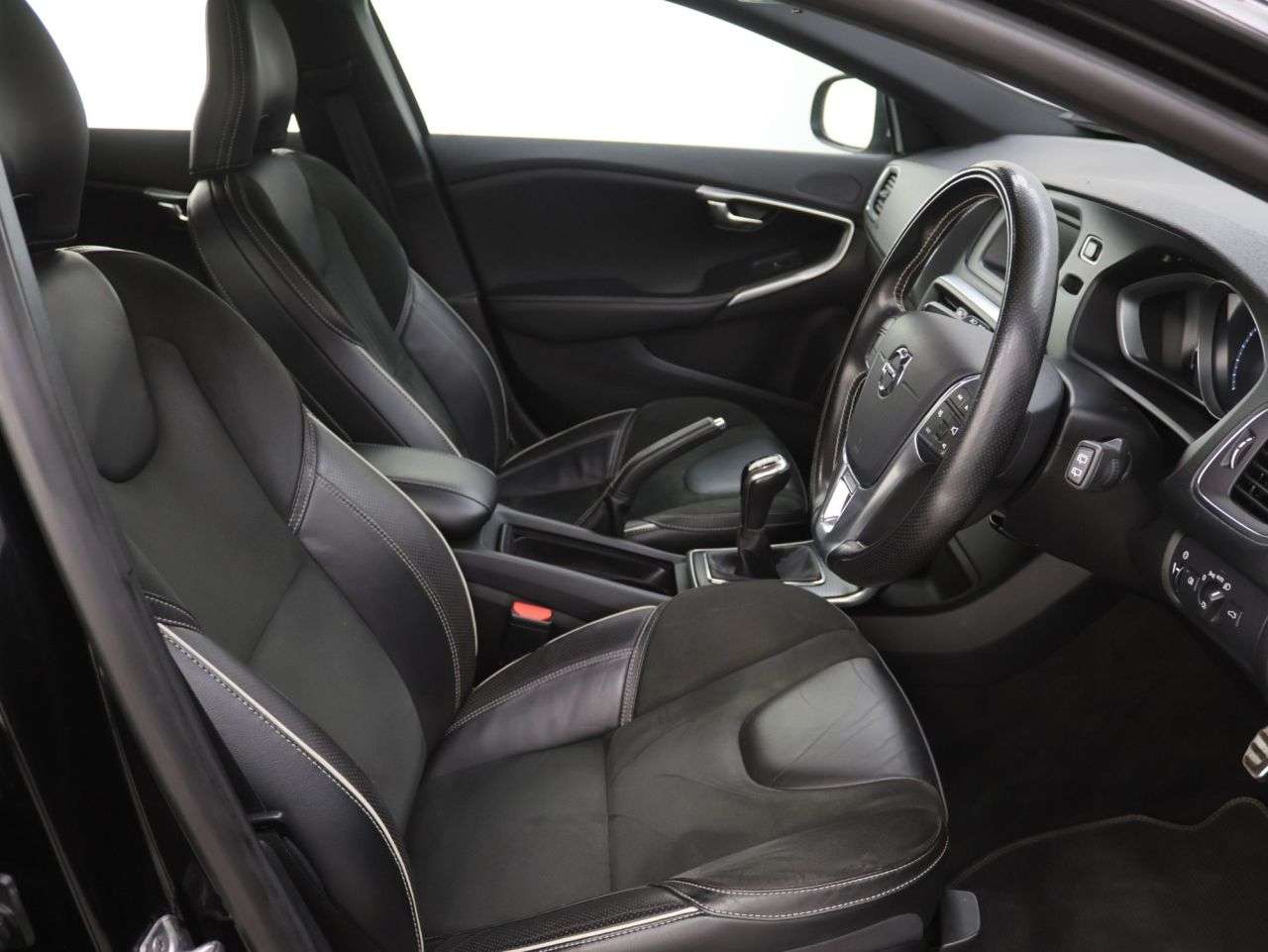 2018 VOLVO V40 2018 VOLVO V40