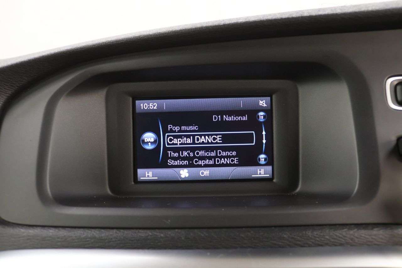 2018 VOLVO V40 2018 VOLVO V40