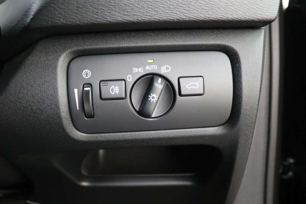 2018 VOLVO V40 2018 VOLVO V40