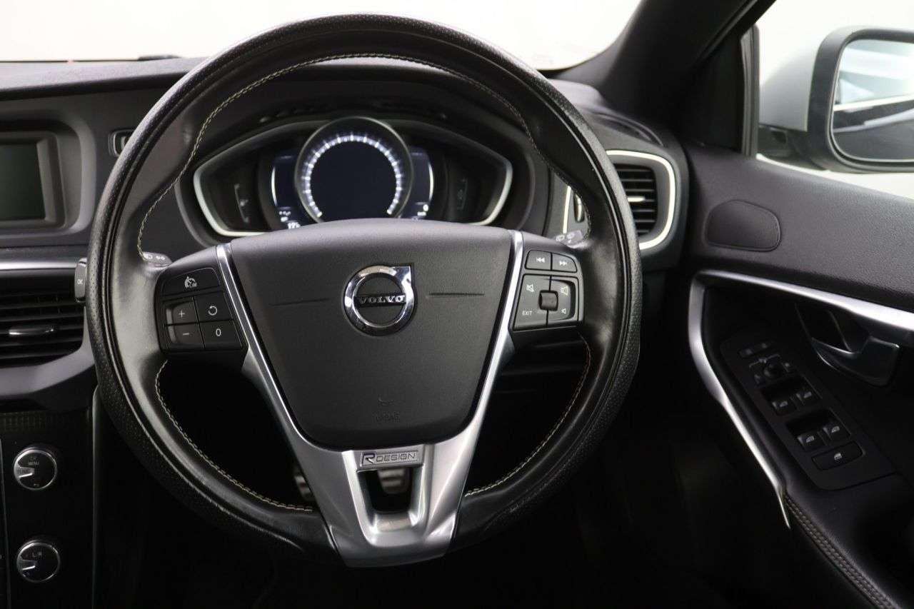 2018 VOLVO V40 2018 VOLVO V40