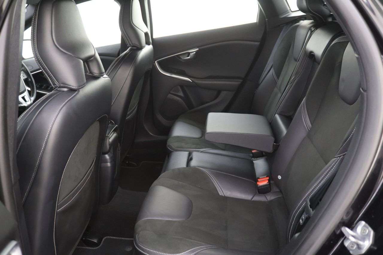 2018 VOLVO V40 2018 VOLVO V40