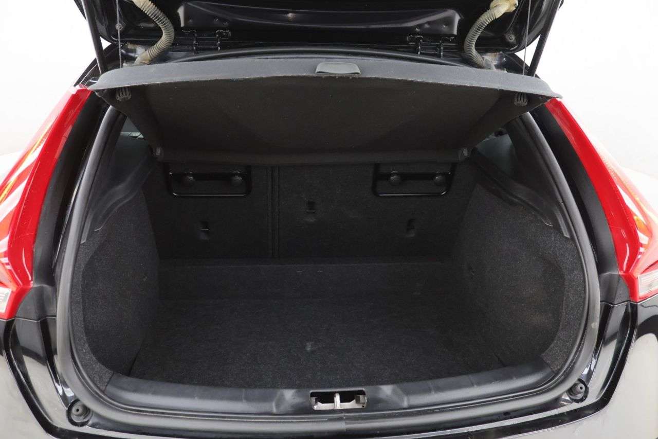 2018 VOLVO V40 2018 VOLVO V40