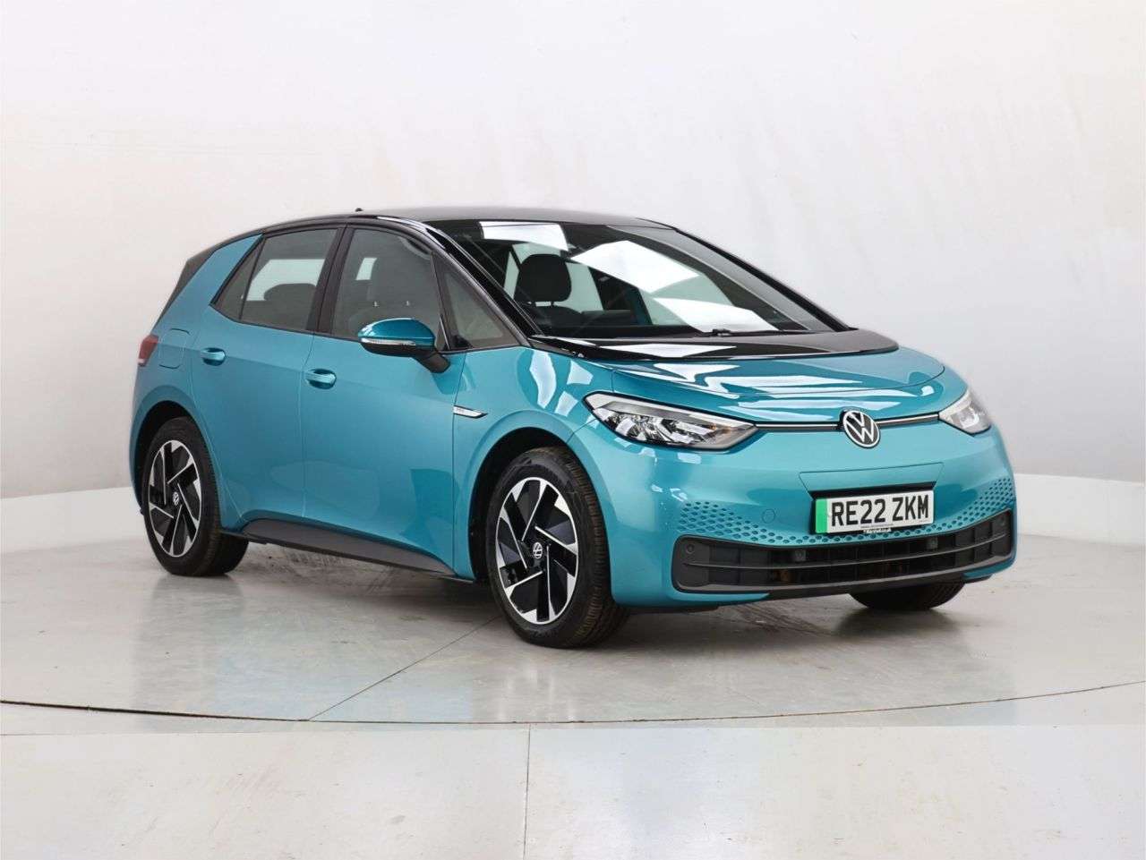 A 2022 VOLKSWAGEN ID3 Pro Performance 58kWh Life Hatchback 5dr Electric Auto (204 ps) A 2022 VOLKSWAGEN ID3 Pro Performance 58kWh Life Hatchback 5dr Electric Auto (204 ps)