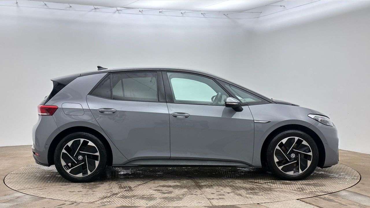 A 2023 VOLKSWAGEN ID3 Pro Performance 58kWh Life Hatchback 5dr Electric Auto (204 ps) A 2023 VOLKSWAGEN ID3 Pro Performance 58kWh Life Hatchback 5dr Electric Auto (204 ps)