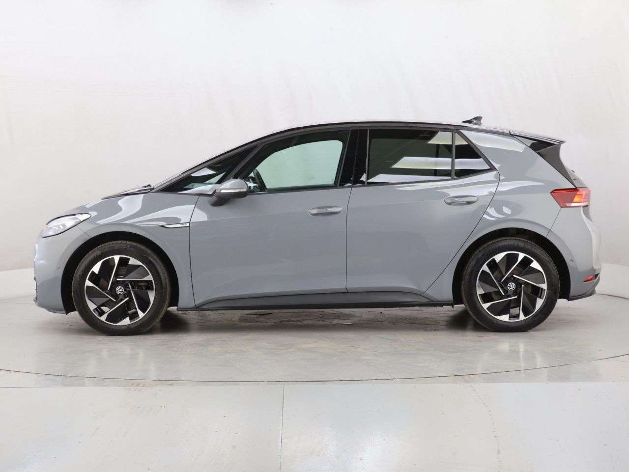 A 2023 VOLKSWAGEN ID3 Pro Performance 58kWh Life Hatchback 5dr Electric Auto (204 ps) A 2023 VOLKSWAGEN ID3 Pro Performance 58kWh Life Hatchback 5dr Electric Auto (204 ps)