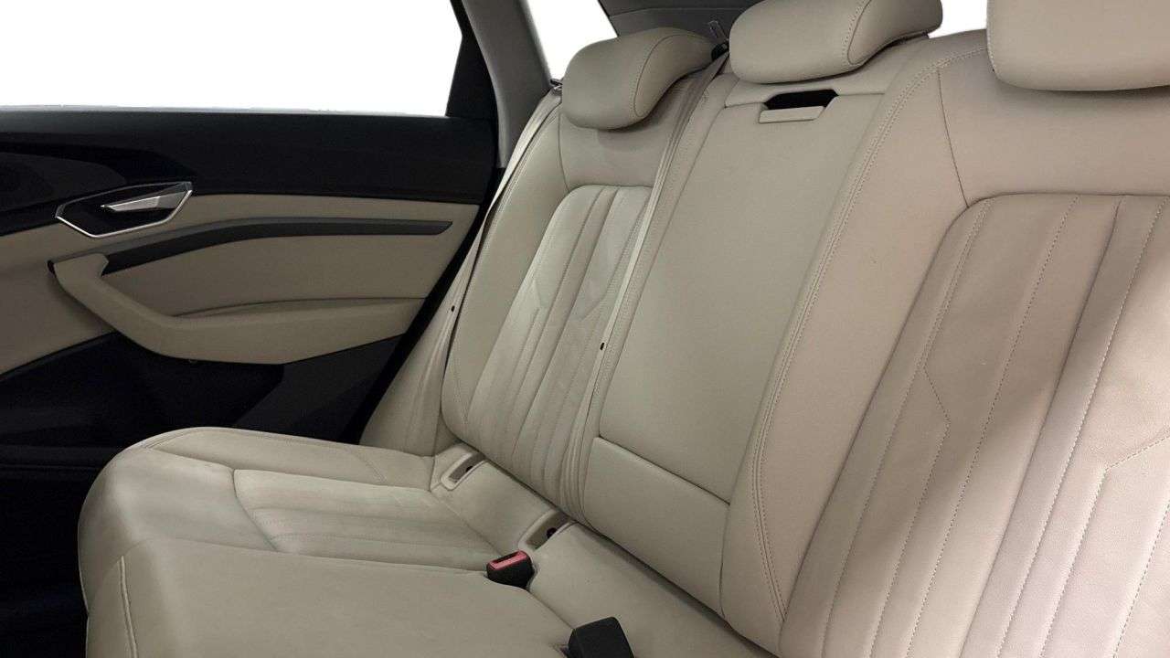 A 2020 AUDI E-TRON 55 SUV 5dr Electric Auto quattro 95kWh (408 ps) A 2020 AUDI E-TRON 55 SUV 5dr Electric Auto quattro 95kWh (408 ps)