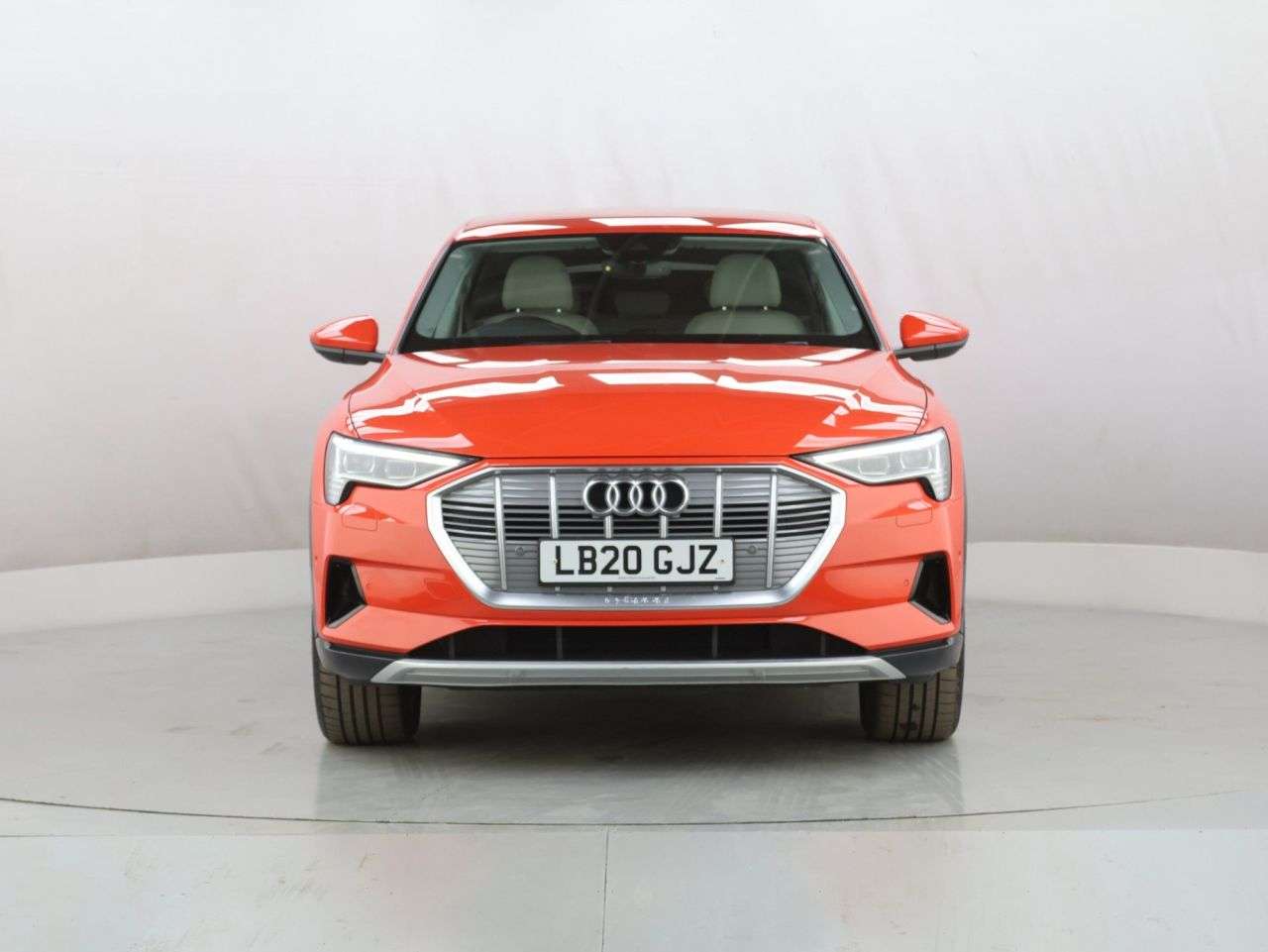 A 2020 AUDI E-TRON 55 SUV 5dr Electric Auto quattro 95kWh (408 ps) A 2020 AUDI E-TRON 55 SUV 5dr Electric Auto quattro 95kWh (408 ps)
