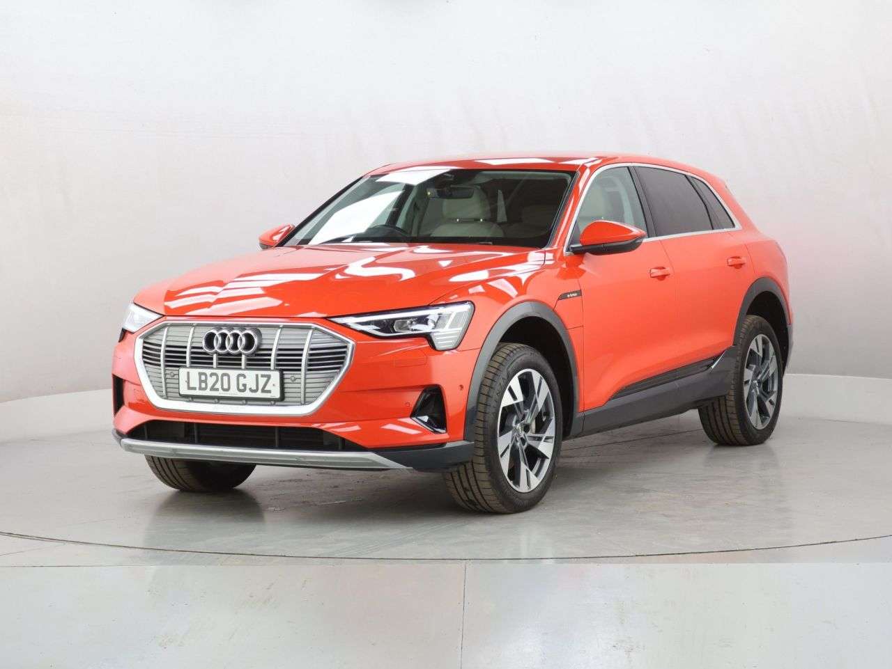 A 2020 AUDI E-TRON 55 SUV 5dr Electric Auto quattro 95kWh (408 ps) A 2020 AUDI E-TRON 55 SUV 5dr Electric Auto quattro 95kWh (408 ps)