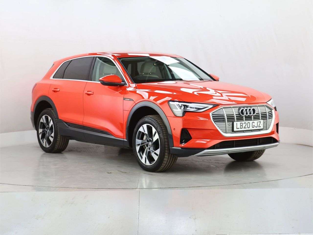 A 2020 AUDI E-TRON 55 SUV 5dr Electric Auto quattro 95kWh (408 ps) A 2020 AUDI E-TRON 55 SUV 5dr Electric Auto quattro 95kWh (408 ps)