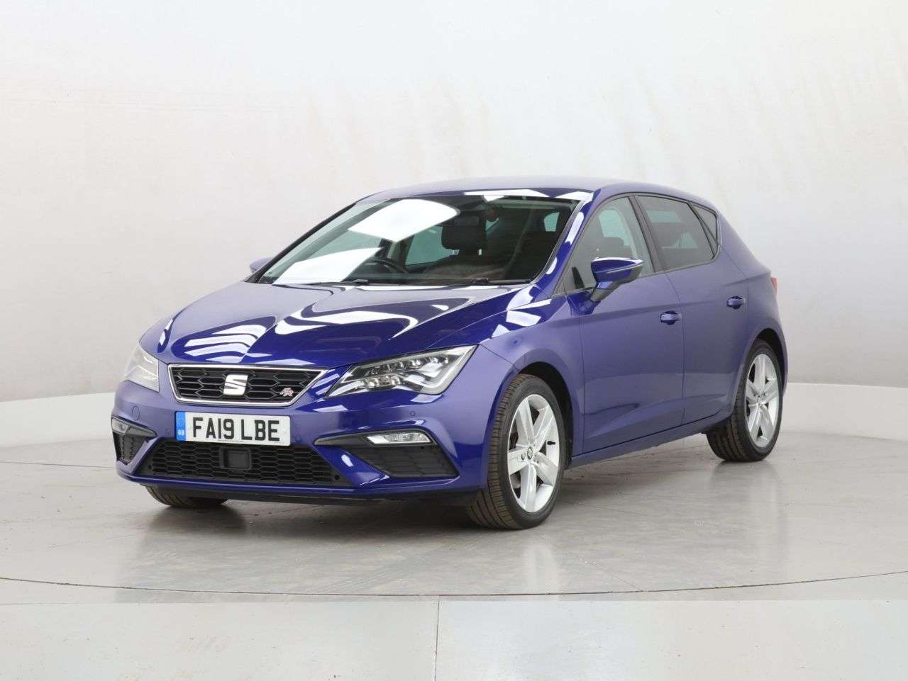 A 2019 SEAT LEON 1.5 TSI EVO FR Hatchback 5dr Petrol Manual Euro 6 (s/s) (130 ps) A 2019 SEAT LEON 1.5 TSI EVO FR Hatchback 5dr Petrol Manual Euro 6 (s/s) (130 ps)