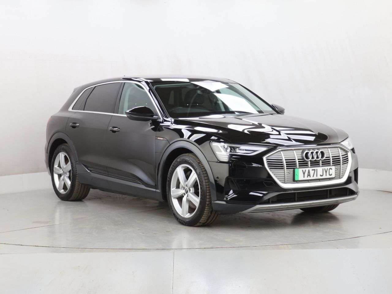 A 2022 AUDI E-TRON 50 Technik SUV 5dr Electric Auto quattro 71.2kWh (11kW Charger) (313 ps) A 2022 AUDI E-TRON 50 Technik SUV 5dr Electric Auto quattro 71.2kWh (11kW Charger) (313 ps)