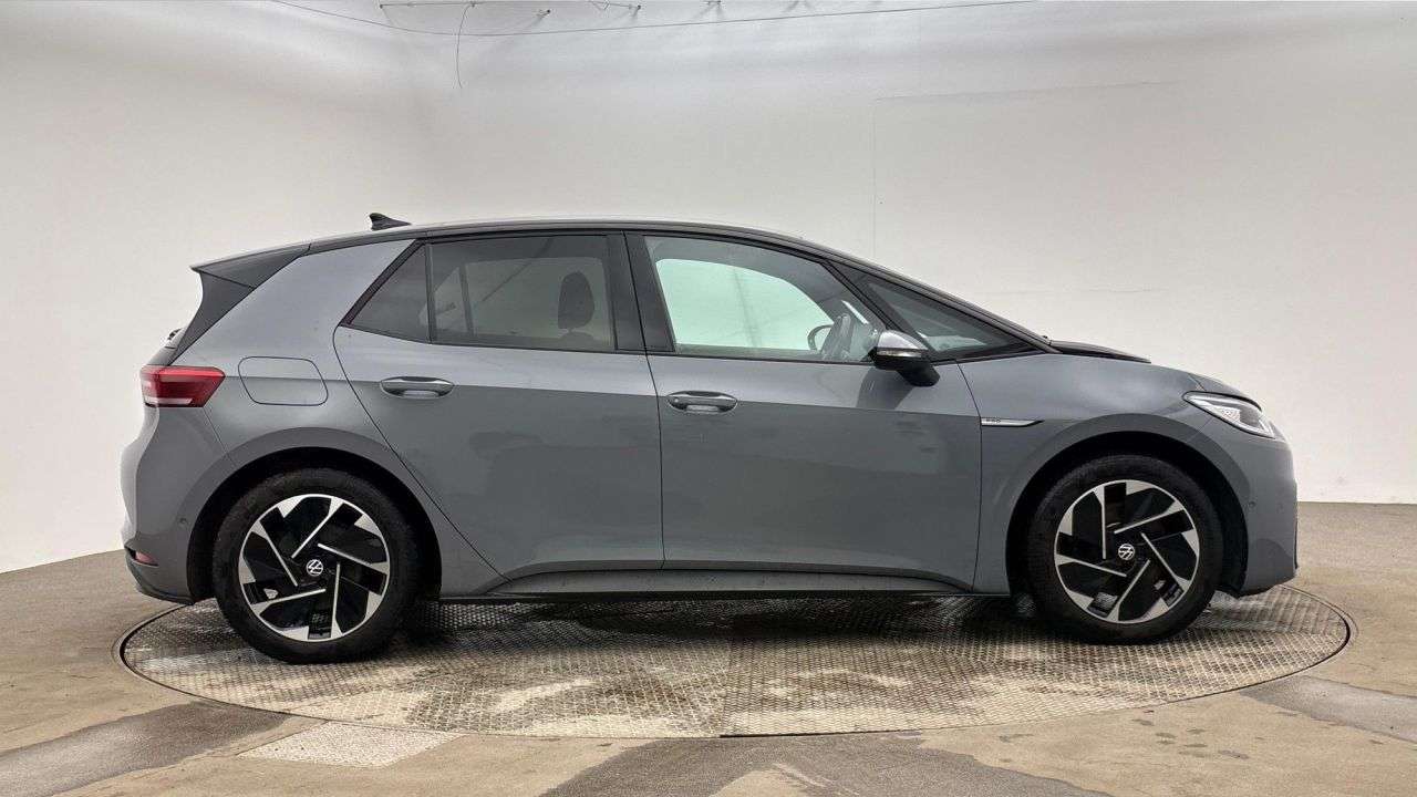 A 2022 VOLKSWAGEN ID3 Pro Performance 58kWh Family Hatchback 5dr Electric Auto (204 ps) A 2022 VOLKSWAGEN ID3 Pro Performance 58kWh Family Hatchback 5dr Electric Auto (204 ps)