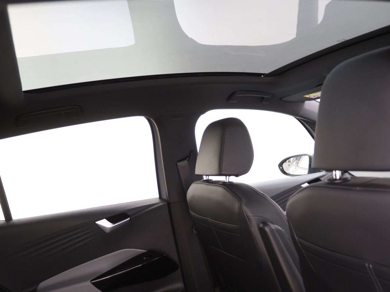 A 2022 VOLKSWAGEN ID3 Pro Performance 58kWh Family Hatchback 5dr Electric Auto (204 ps) A 2022 VOLKSWAGEN ID3 Pro Performance 58kWh Family Hatchback 5dr Electric Auto (204 ps)