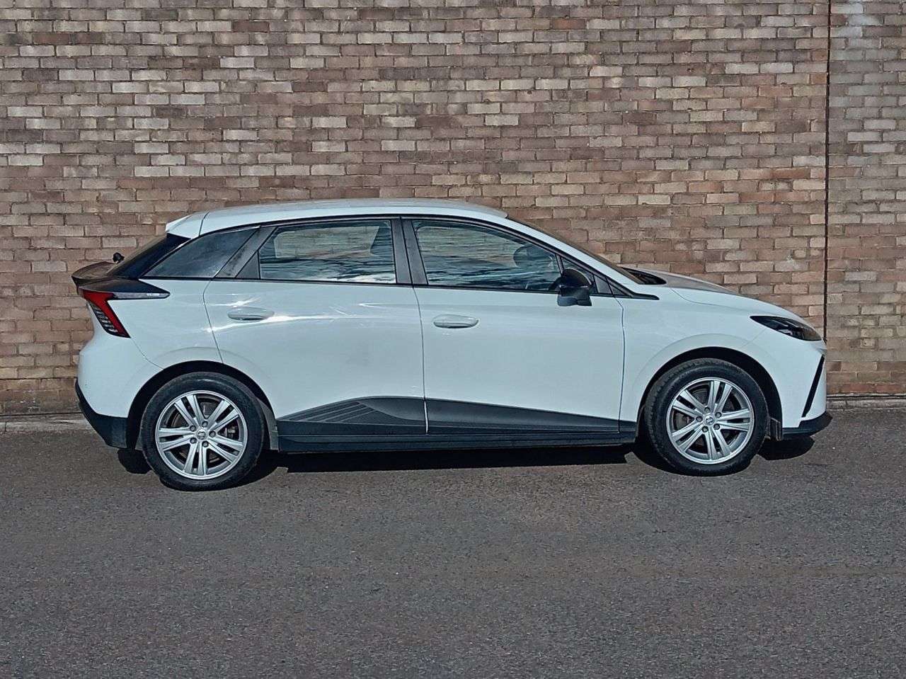 A 2023 MG MG 4 64kWh SE Long Range Hatchback 5dr Electric Auto (203 ps) A 2023 MG MG 4 64kWh SE Long Range Hatchback 5dr Electric Auto (203 ps)