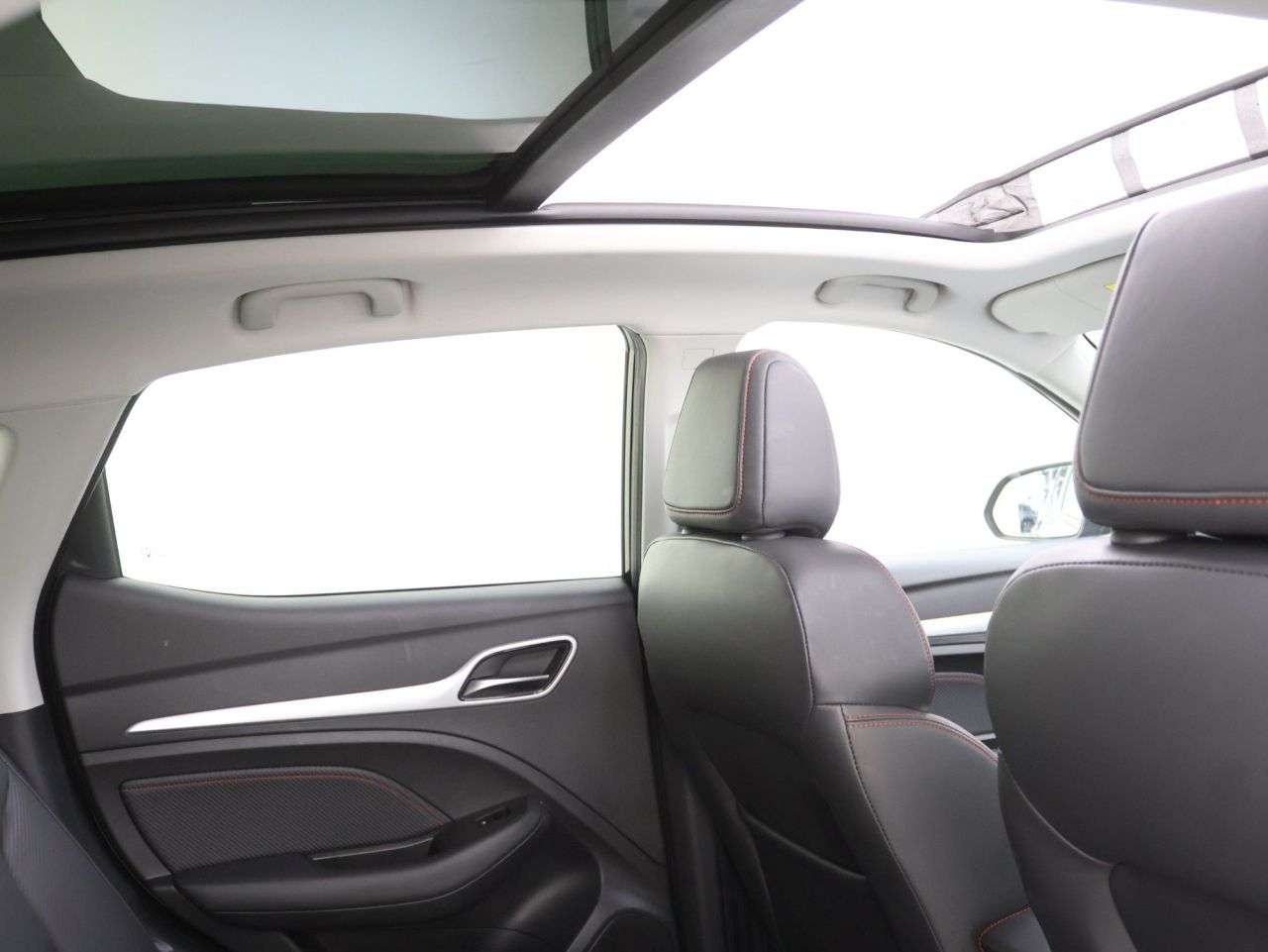 A 2023 MG MG ZS 72.6kWh Trophy Connect Long Range SUV 5dr Electric Auto (156 ps) A 2023 MG MG ZS 72.6kWh Trophy Connect Long Range SUV 5dr Electric Auto (156 ps)