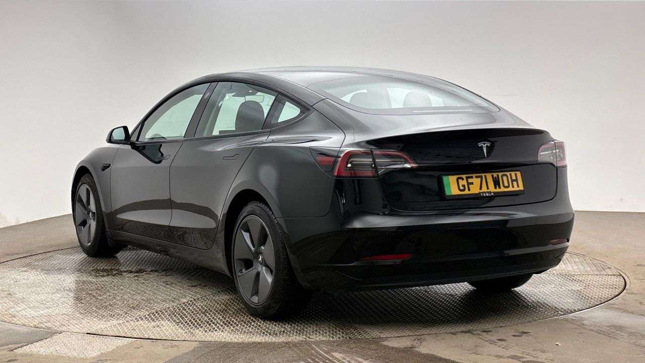 A 2021 TESLA MODEL 3 Standard Range Plus Saloon 4dr Electric Auto RWD (241 bhp) A 2021 TESLA MODEL 3 Standard Range Plus Saloon 4dr Electric Auto RWD (241 bhp)