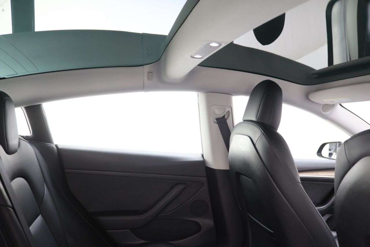 A 2021 TESLA MODEL 3 Standard Range Plus Saloon 4dr Electric Auto RWD (241 bhp) A 2021 TESLA MODEL 3 Standard Range Plus Saloon 4dr Electric Auto RWD (241 bhp)