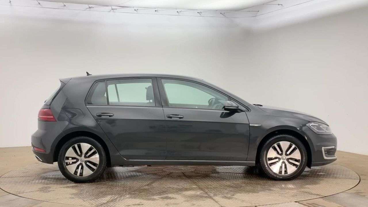 A 2019 VOLKSWAGEN E-GOLF 35.8kWh e-Golf Hatchback 5dr Electric Auto (136 ps) A 2019 VOLKSWAGEN E-GOLF 35.8kWh e-Golf Hatchback 5dr Electric Auto (136 ps)