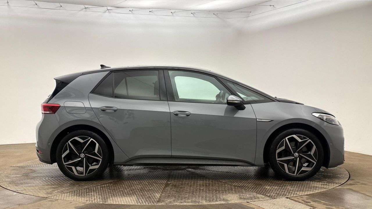 A 2023 VOLKSWAGEN ID3 Pro Performance 58kWh Life Hatchback 5dr Electric Auto (204 ps) A 2023 VOLKSWAGEN ID3 Pro Performance 58kWh Life Hatchback 5dr Electric Auto (204 ps)