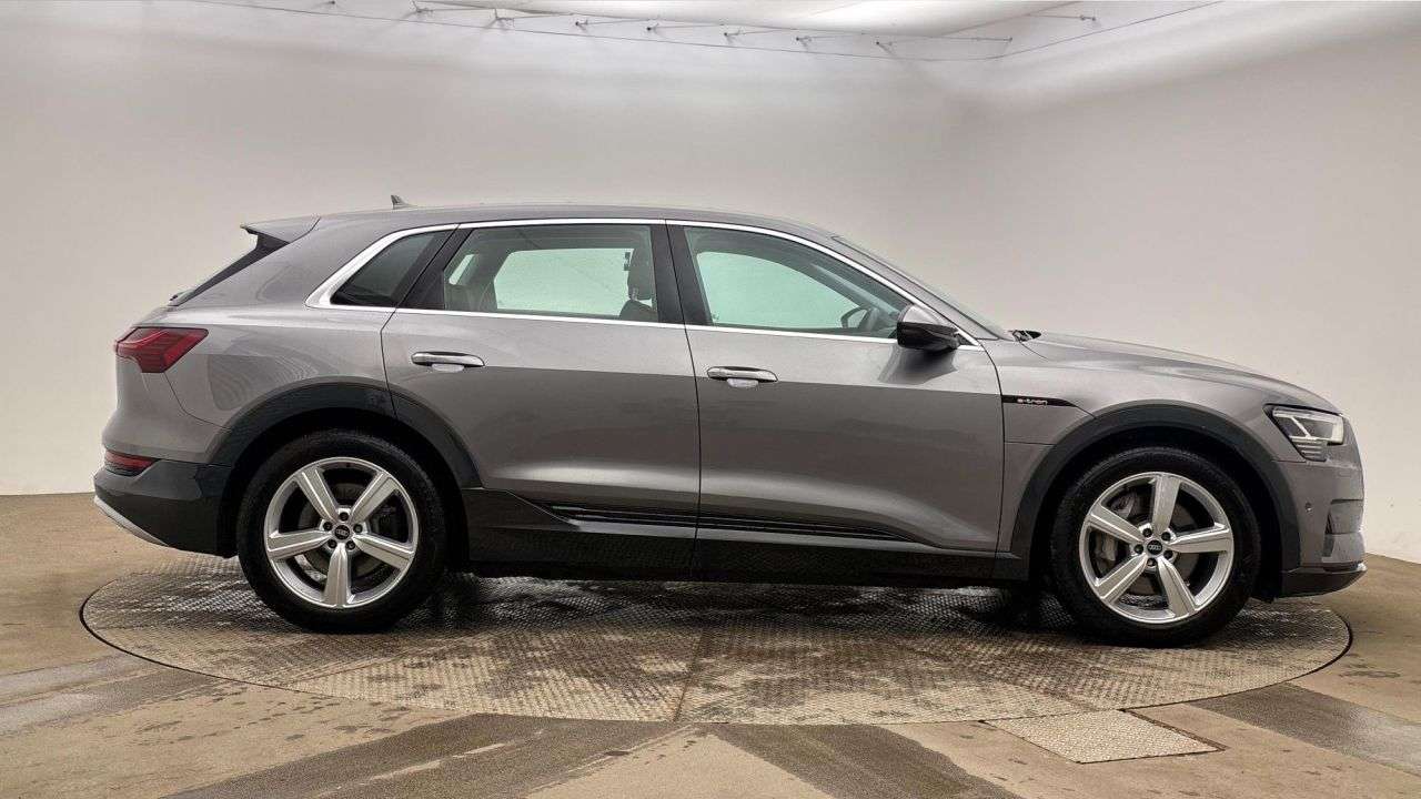 A 2021 AUDI E-TRON 50 Technik SUV 5dr Electric Auto quattro 71.2kWh (11kW Charger) (313 ps) A 2021 AUDI E-TRON 50 Technik SUV 5dr Electric Auto quattro 71.2kWh (11kW Charger) (313 ps)