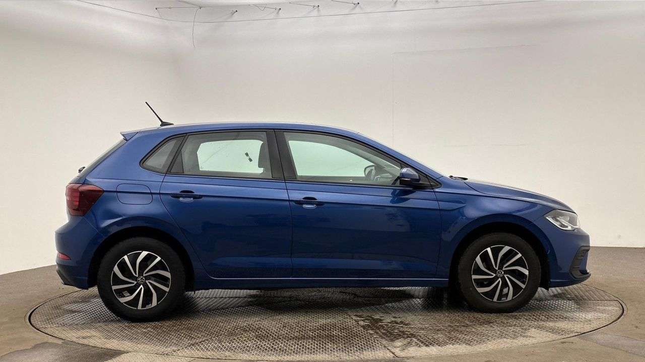 A 2022 VOLKSWAGEN POLO 1.0 TSI Life Hatchback 5dr Petrol DSG Euro 6 (s/s) (95 ps) A 2022 VOLKSWAGEN POLO 1.0 TSI Life Hatchback 5dr Petrol DSG Euro 6 (s/s) (95 ps)