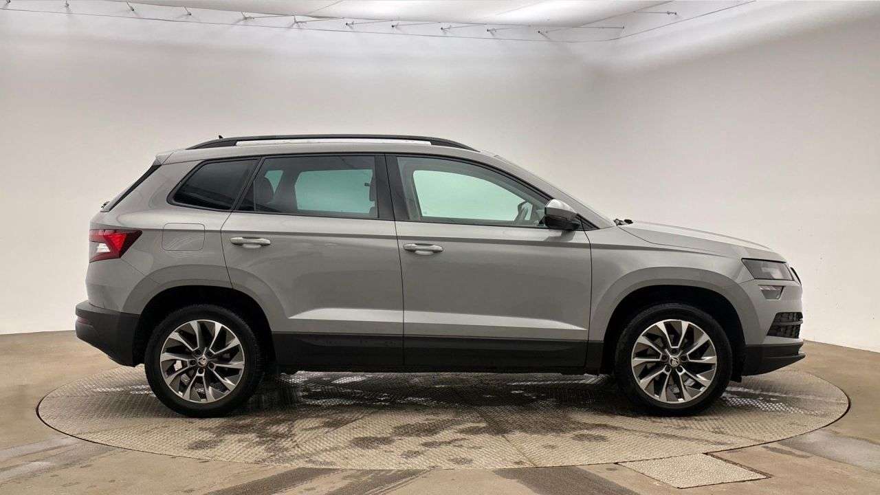 A 2021 SKODA KAROQ 1.0 TSI SE Drive SUV 5dr Petrol Manual Euro 6 (s/s) (110 ps) A 2021 SKODA KAROQ 1.0 TSI SE Drive SUV 5dr Petrol Manual Euro 6 (s/s) (110 ps)