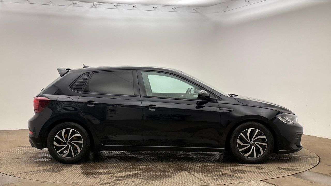 A 2022 VOLKSWAGEN POLO 1.0 EVO Life Hatchback 5dr Petrol Manual Euro 6 (s/s) (80 ps) A 2022 VOLKSWAGEN POLO 1.0 EVO Life Hatchback 5dr Petrol Manual Euro 6 (s/s) (80 ps)