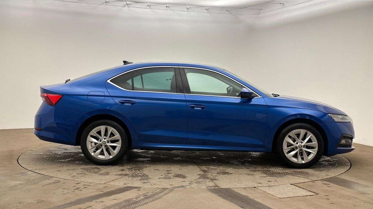 A 2022 SKODA OCTAVIA 1.4 TSI iV 13kWh SE L Hatchback 5dr Petrol Plug-in Hybrid DSG Euro 6 (s/s) A 2022 SKODA OCTAVIA 1.4 TSI iV 13kWh SE L Hatchback 5dr Petrol Plug-in Hybrid DSG Euro 6 (s/s)