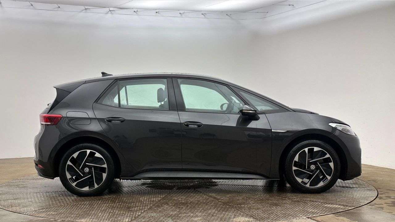 A 2022 VOLKSWAGEN ID3 Pro Performance 58kWh Life Hatchback 5dr Electric Auto (204 ps) A 2022 VOLKSWAGEN ID3 Pro Performance 58kWh Life Hatchback 5dr Electric Auto (204 ps)