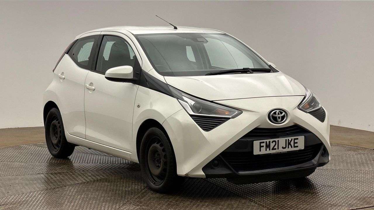 A 2021 TOYOTA AYGO 1.0 VVT-i x-play Hatchback 5dr Petrol Manual Euro 6 (s/s) (71 ps) A 2021 TOYOTA AYGO 1.0 VVT-i x-play Hatchback 5dr Petrol Manual Euro 6 (s/s) (71 ps)