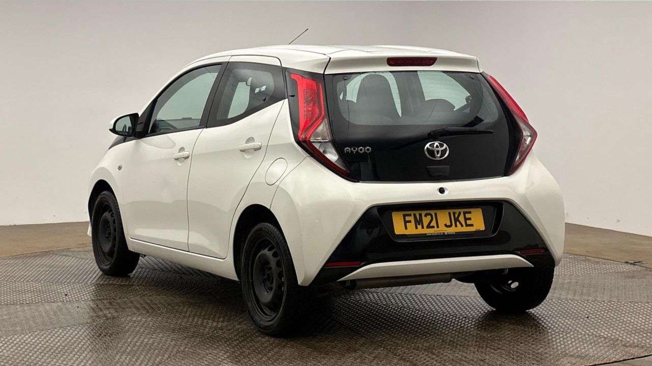 A 2021 TOYOTA AYGO 1.0 VVT-i x-play Hatchback 5dr Petrol Manual Euro 6 (s/s) (71 ps) A 2021 TOYOTA AYGO 1.0 VVT-i x-play Hatchback 5dr Petrol Manual Euro 6 (s/s) (71 ps)