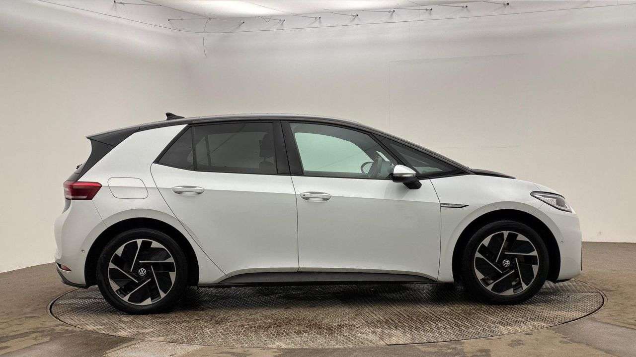 A 2022 VOLKSWAGEN ID3 Pro Performance 58kWh Family Hatchback 5dr Electric Auto (204 ps) A 2022 VOLKSWAGEN ID3 Pro Performance 58kWh Family Hatchback 5dr Electric Auto (204 ps)