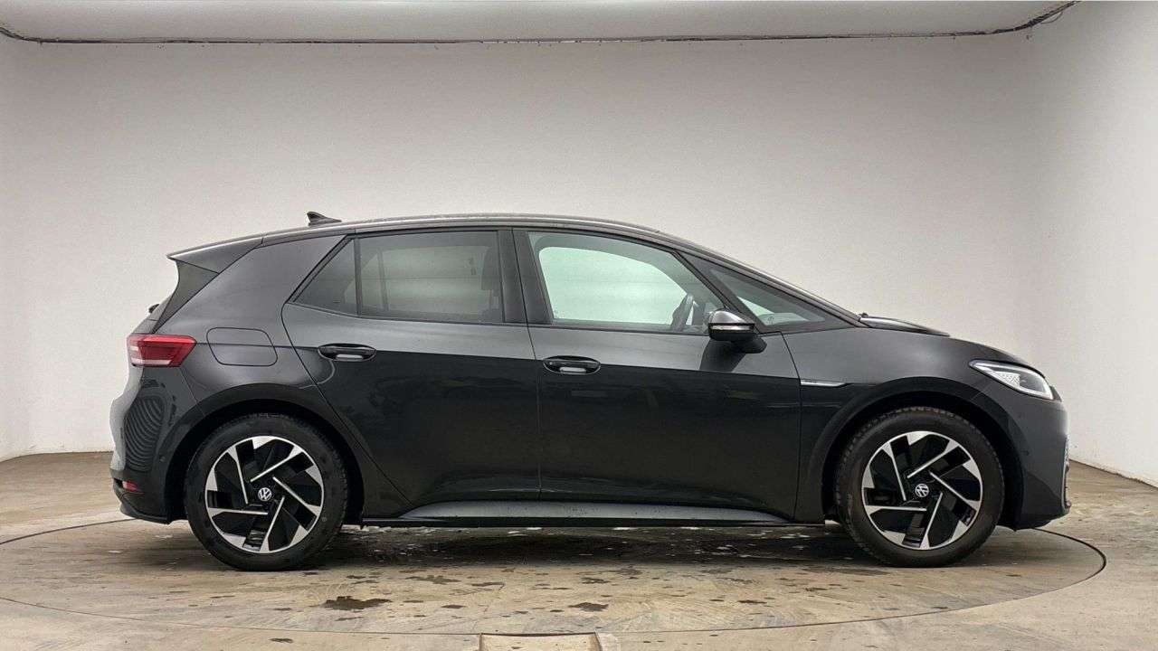 A 2023 VOLKSWAGEN ID3 Pro Performance 58kWh Family Hatchback 5dr Electric Auto (204 ps) A 2023 VOLKSWAGEN ID3 Pro Performance 58kWh Family Hatchback 5dr Electric Auto (204 ps)