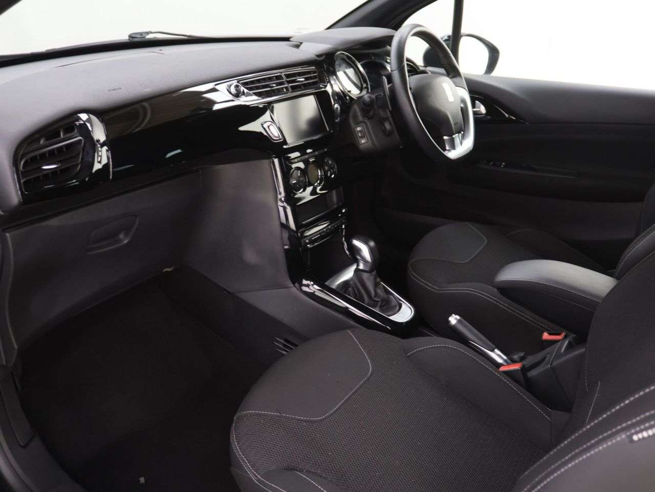 2019 DS AUTOMOBILES DS 3 2019 DS AUTOMOBILES DS 3