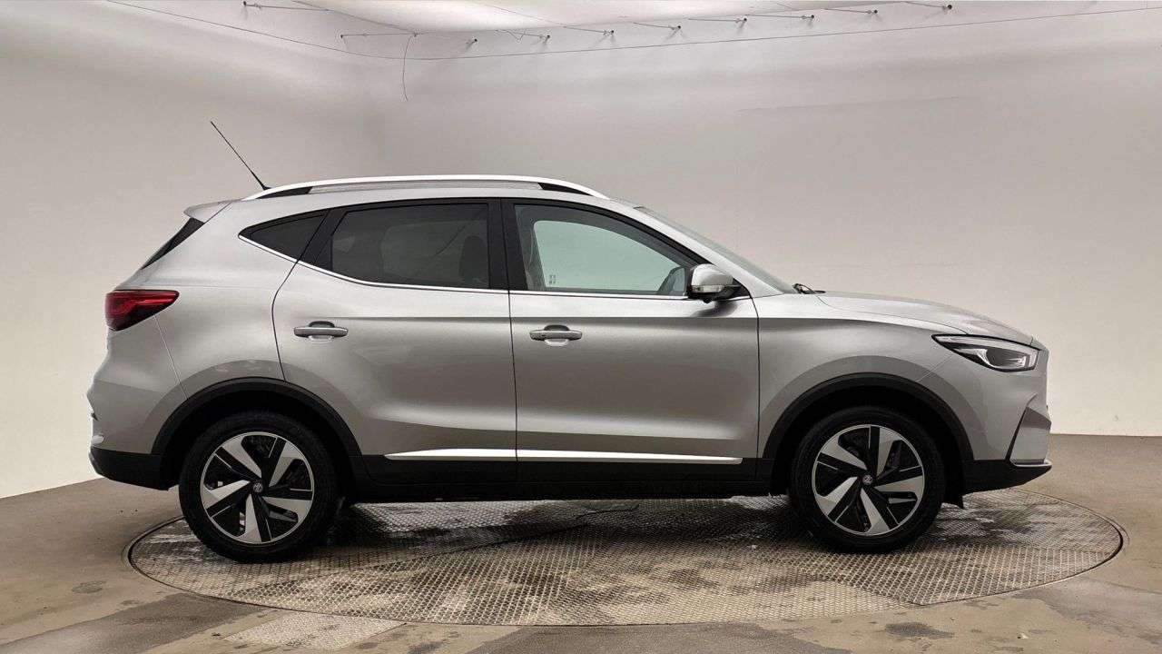 A 2023 MG MG ZS 72.6kWh Trophy Connect Long Range SUV 5dr Electric Auto (156 ps) A 2023 MG MG ZS 72.6kWh Trophy Connect Long Range SUV 5dr Electric Auto (156 ps)